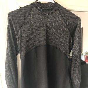 LIKE NEW NIKE RUNNING TOP